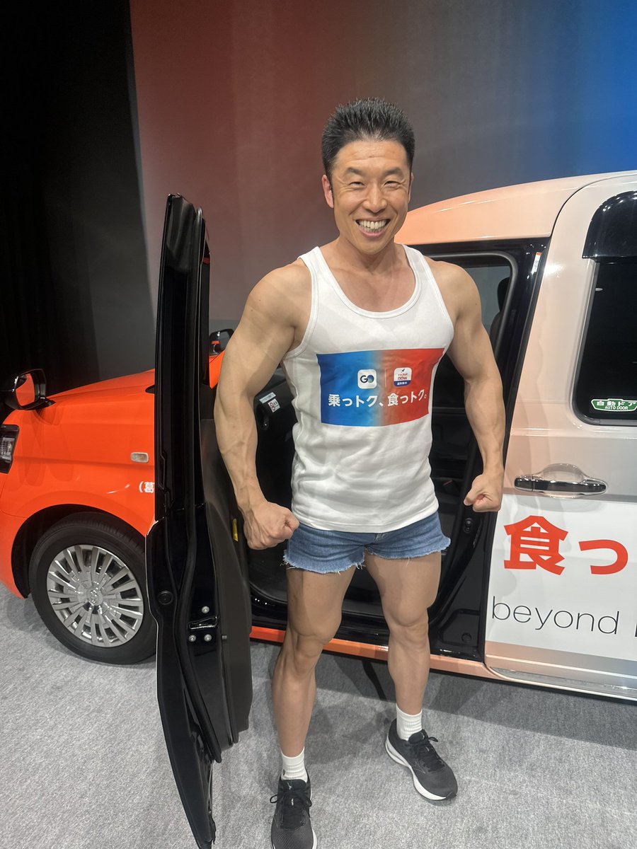 kinnikun0917's tweet photo. 【大好評】史上初シリーズ
『助手席ヤーで大スベり』

タクシーアプリGO＆フードデリバリーRocket Now(ロケットナウ)の「乗っトク、食っトク。」イベントに出演させていただきました。

助手席ヤー‼︎

大きくスベりましたが、何事もなかったように落ち着いた笑顔で出て来ました。

失敗しても笑顔で堂々としていると、そんなもんかなとなりました。

皆さんも、やってみてください。

パワー
なかやまきんに君
