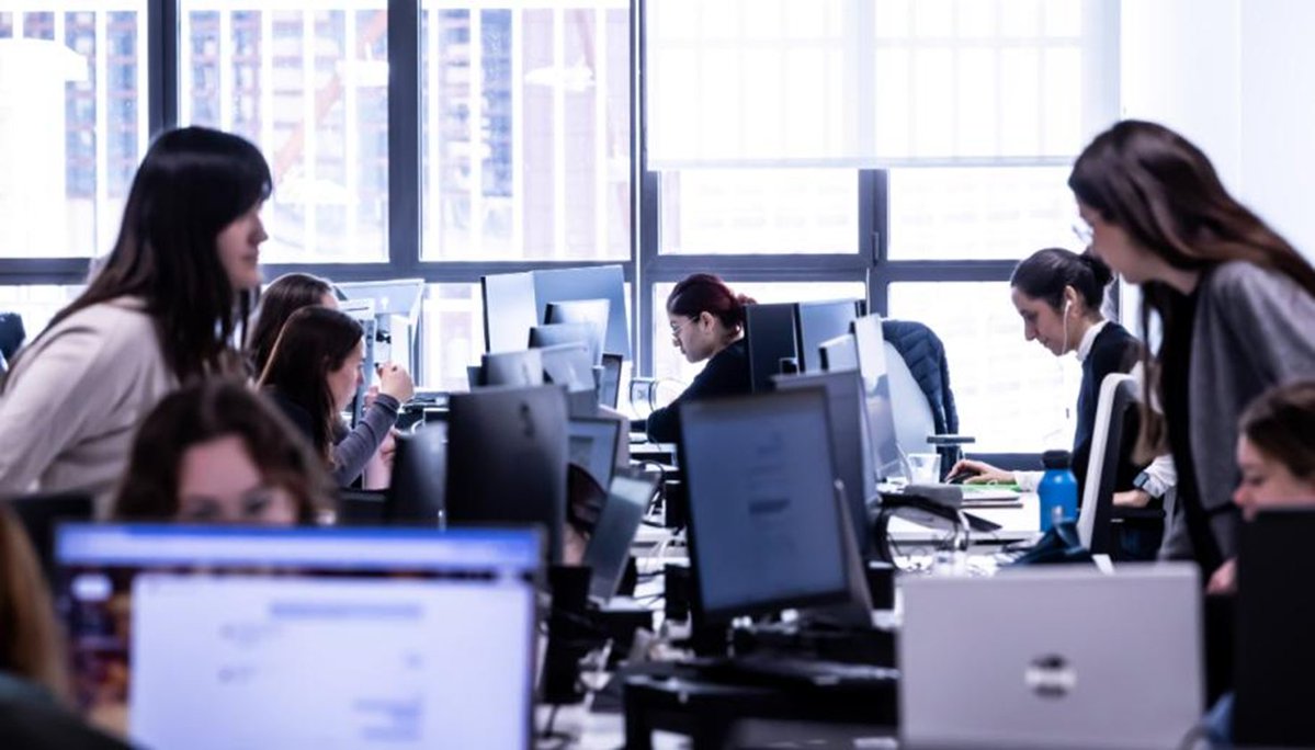 CEPES2's tweet photo. 💻@suaracoop ha capacitado a cerca de 4.000 profesionales en competencias digitales y ciberseguridad

👉La iniciativa cuenta con la subvención obtenida a través de CEPES, en calidad de Organismo Intermedio del #FSE+, impulsando formación y empleo en la Economía Social

#CEPESFSE https://t.co/XGfdZHWZmV