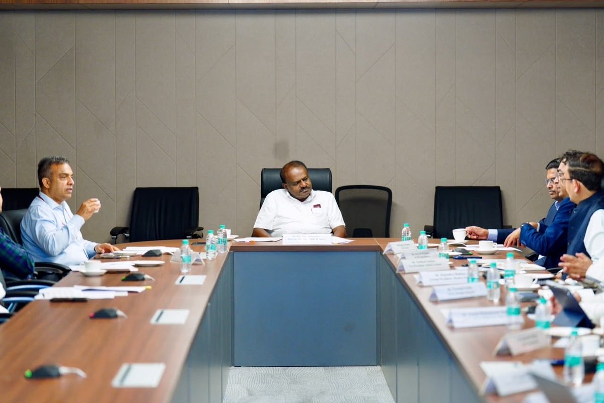 MHI_GoI's tweet photo. Hon’ble Union Minister for Heavy Industries & Steel, Shri H. D. Kumaraswamy, held a meeting with Dr. Hanif Qureshi, Additional Secretary, Ministry of Heavy Industries (MHI), along with senior officials of MHI, representatives from the Society of Indian Automobile Manufacturers (SIAM), OEMs, and industry stakeholders, to deliberate on the future roadmap for electric trucks in India.

The deliberations focused on formulating long-term strategies to accelerate innovation, strengthen the electric truck ecosystem, promote indigenous manufacturing, and advance energy-efficient freight mobility. The discussions reaffirmed the Government’s commitment to sustainable transportation and India’s vision of achieving Net Zero emissions by 2070 while contributing to the goal of Viksit Bharat@2047.

#MHI #EVRevolution #ETrucks #CleanMobility #NetZero2070 #SustainableMobility #GreenTransport #ViksitBharat 

@hd_kumaraswamy @siamindia