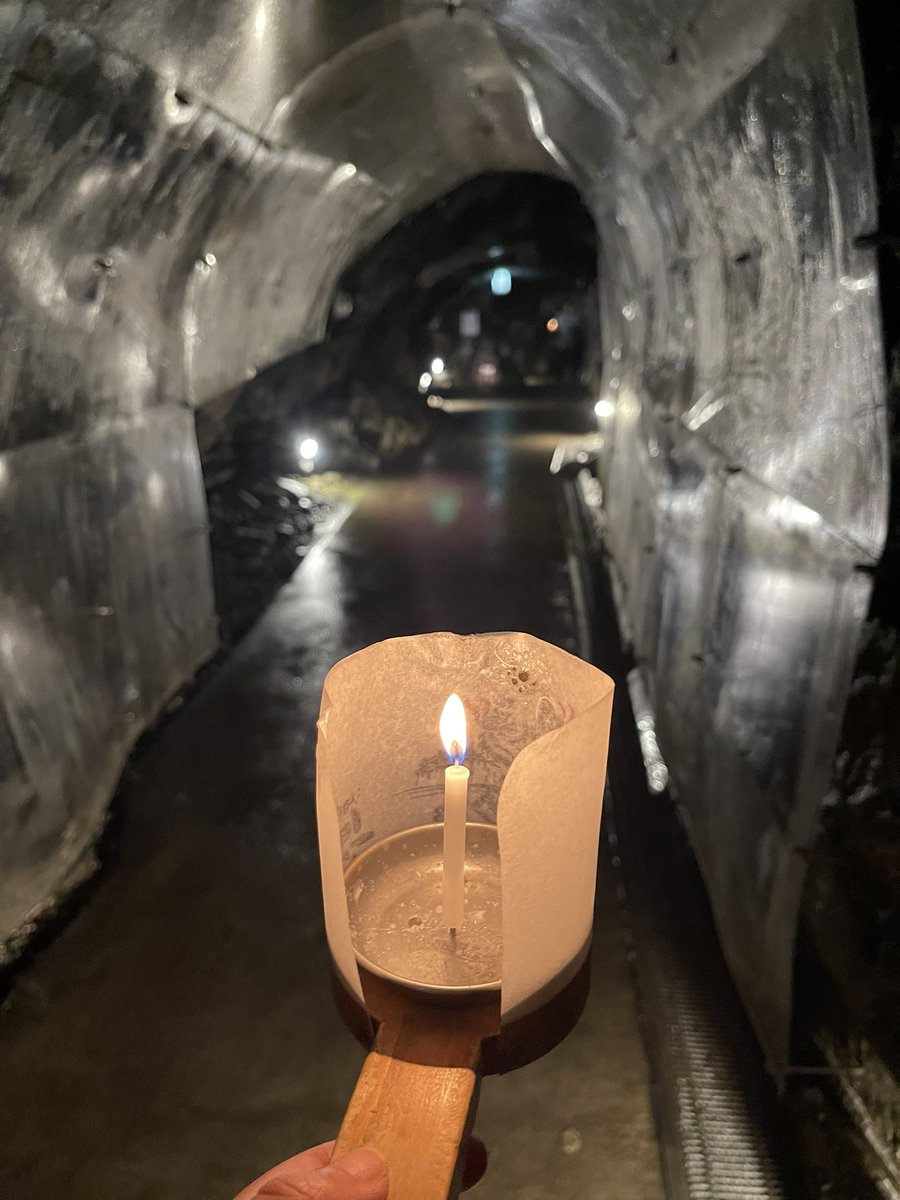 AsariCats's tweet photo. 今度からカレンダーのデザインをお願いする友だちのデザイナーさんに打ち合わせも兼ねて会いに🐈🐾
ロンドンの大学の寮で一緒だった友だち、彼女のあの頃と変わらない行動力と体当たり精神にいつも沢山刺激をいただいています😊写真はせっかくだからと帰る前に連れて行ってくれた江ノ島、夏越の大祓い https://t.co/Q6hQzc58yD