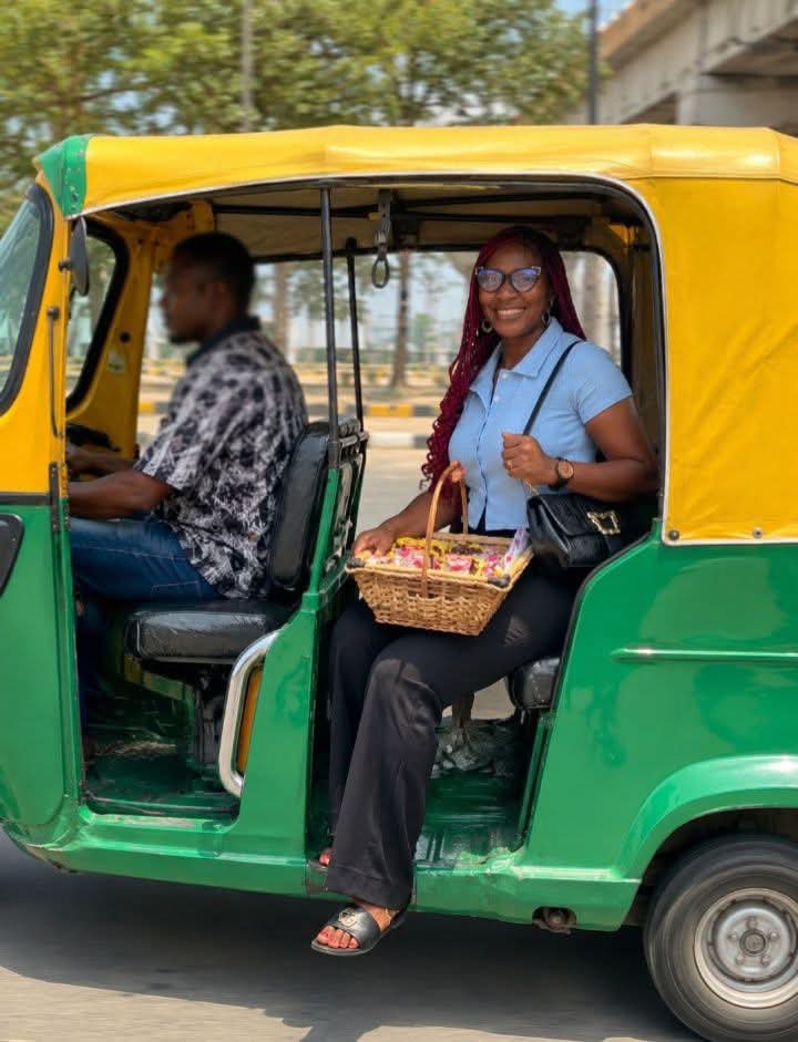 dimmakilishi's tweet photo. I love creative people so much, this lady here is one of my distributors based in Jos. 

She advertises our kilishi effortlessly and selling out fast. 

If you're in Jos and can see this post, reach out to her to taste our Kilishi.. 

A pack is 2k 

She delivers all over Jos, her contact is 09032242720