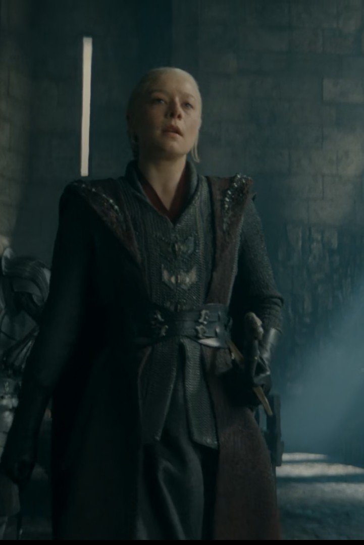 NerdInWhileLoop's tweet photo. I genuinely want to know who the hell designed her outfit, because what the hell is this?

We had stunning costumes for Queen Rhaenyra in the previous seasons. This has to be the biggest costume downgrade so far https://t.co/qFZLY5RPNT