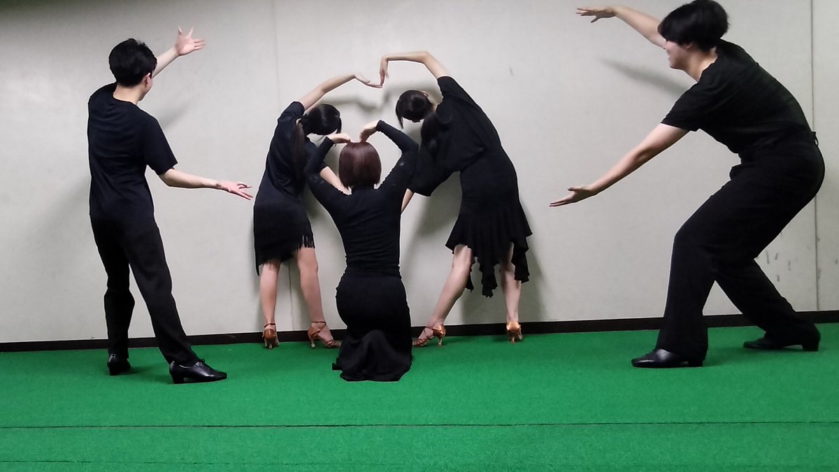 daitodance's tweet photo. 〈次回練習会のお知らせ〉
・7/1(水)19:30〜
6/26の練習会👠お疲れ様でした!!
基礎連＋タンゴのステップも頑張りました💪✨
※なぜか…最後にハートの作り方の練習も頑張りました🫶😆💖✨
＃大東文化大学
＃社交ダンス https://t.co/zibNQnc5sv