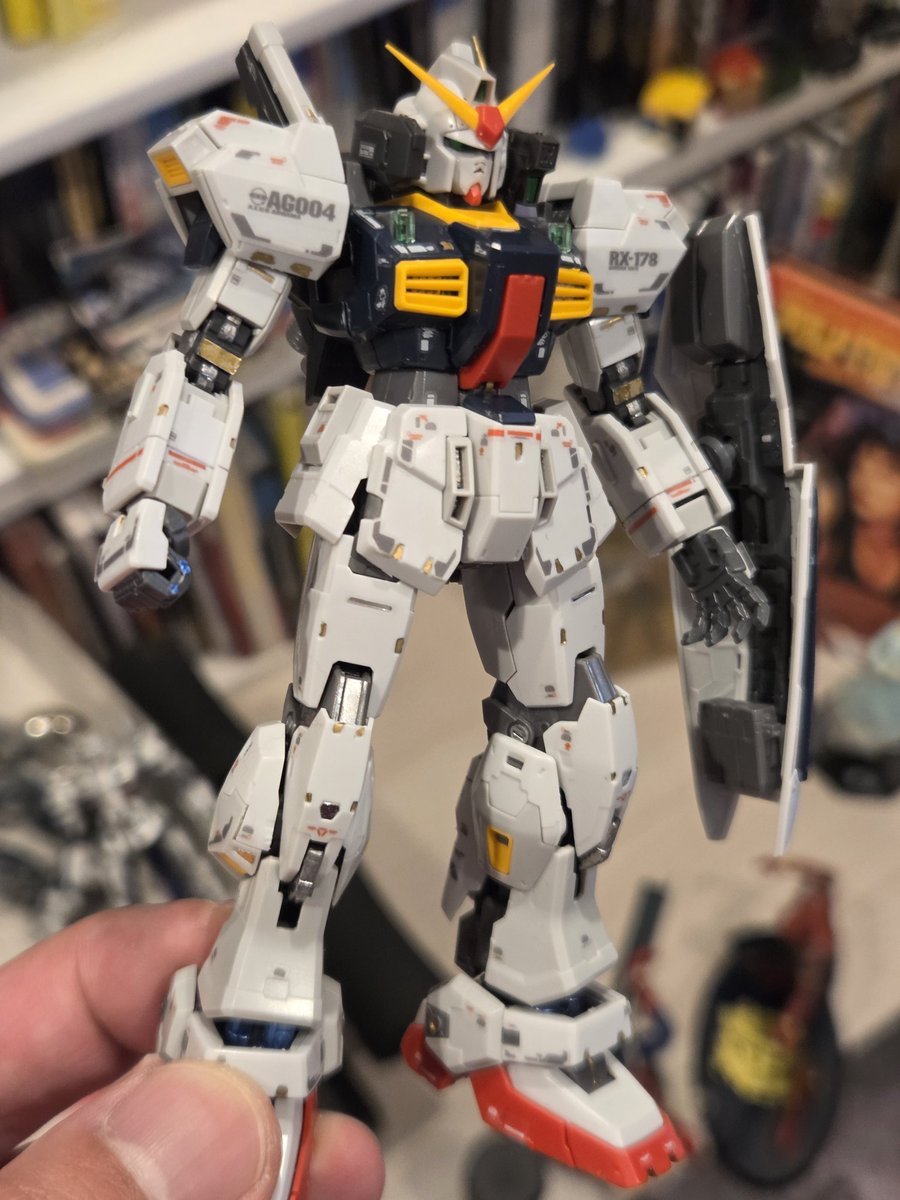 1223konoha's tweet photo. 成形色活かし、無塗装、デカールシールと部分塗装だけで仕上げたRGガンダムMk-Ⅱなんですが、私はかなり好きかな。ガキの頃の私に言いたい。
こういうMk-Ⅱが欲しかったんだよなぁ！
メッチャカッコイイしかないっす。
#ガンプラ好きと繋がりたい https://t.co/9XC5OzCNnE
