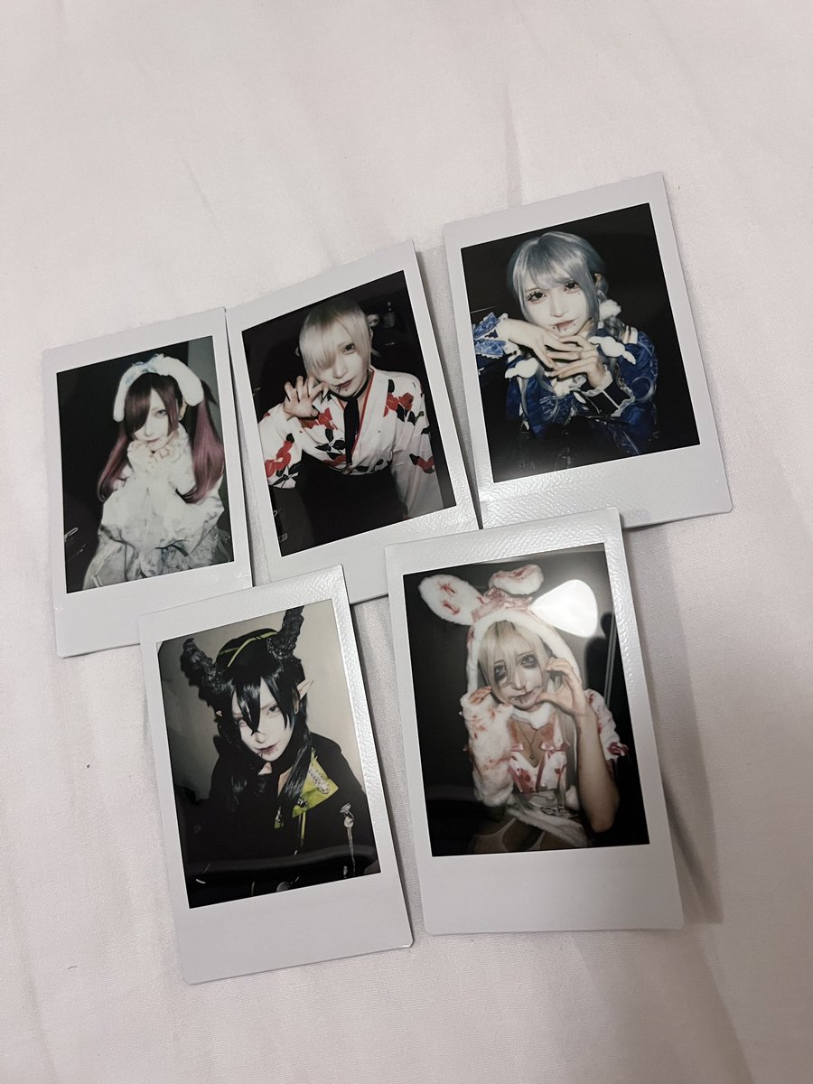 trhk402's tweet photo. マーキュロ ランチェキ 交換

譲💜or定価
求💙🤍

本日延長特典会手渡し可能です。
または7/4定期公演も大丈夫です。
よろしくお願いいたします https://t.co/fWfhkIWnRh