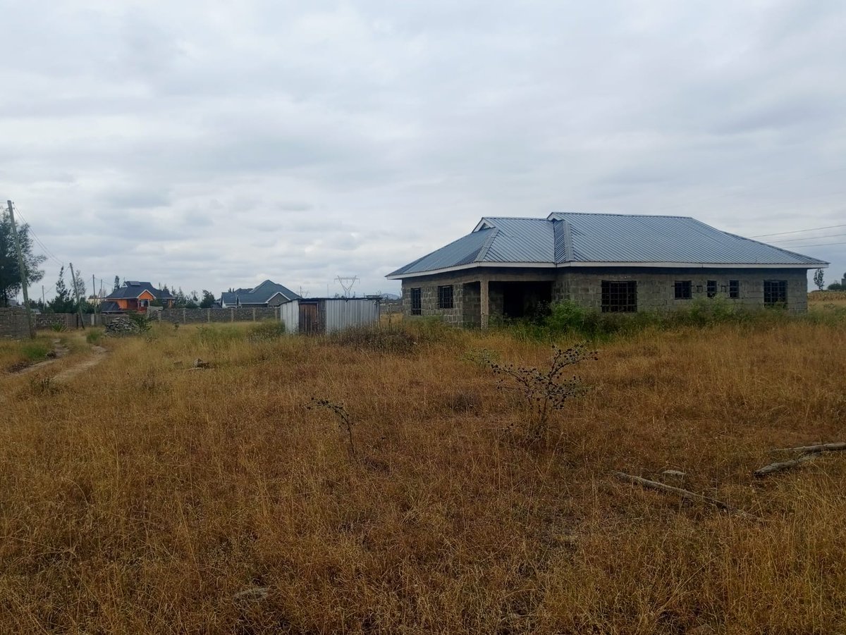 Njogulee's tweet photo. @cathy_mutuku Selling this piece of land 50*100 located in kamulu joska. Title deed ready and available.. it's 2km from the main road.. HMU https://t.co/xdiT1mbiK6