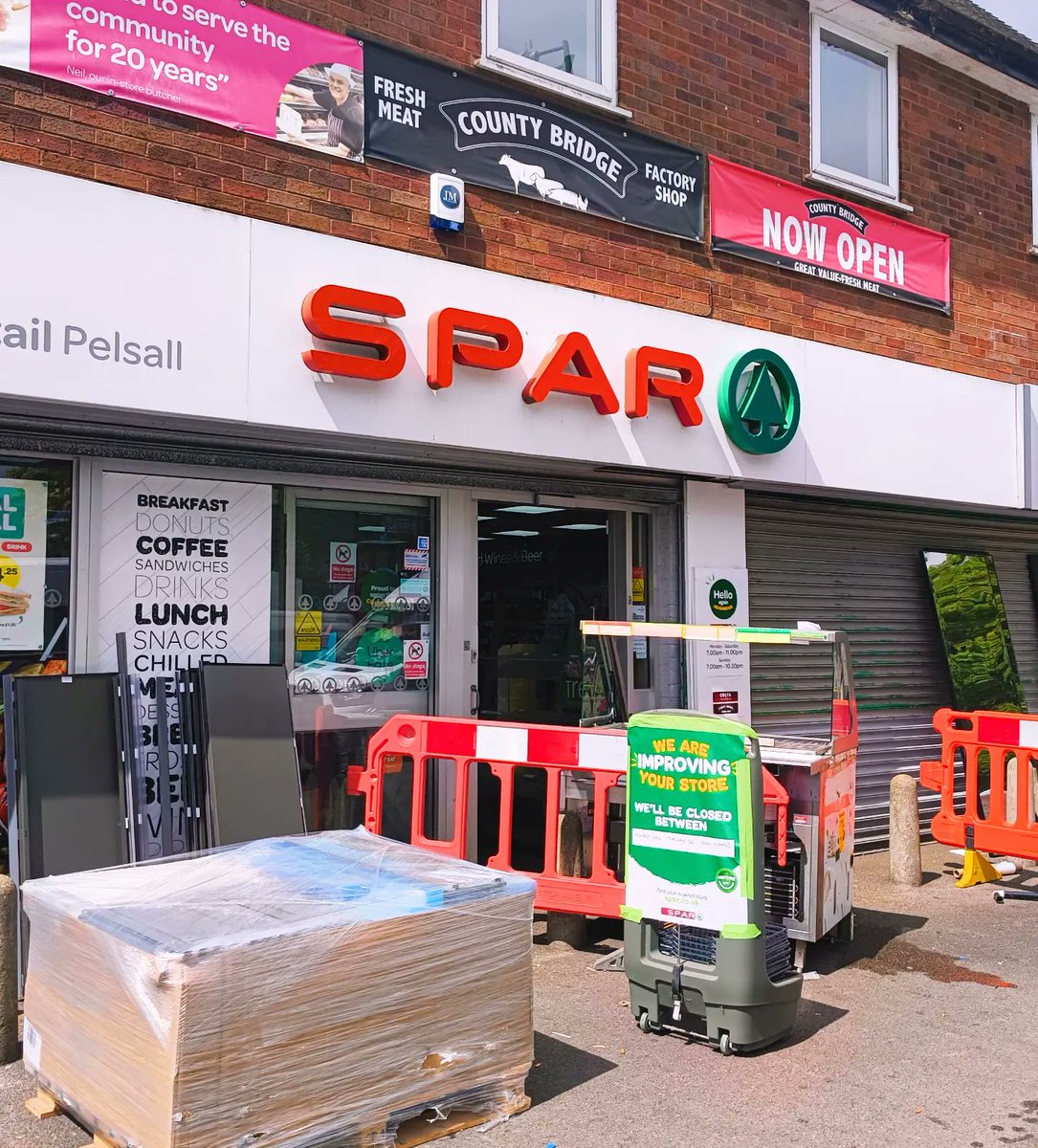 WayneAGWELEC's tweet photo. Store refit we have just started on. Quick turn around jobs. 
We knock these out for fun. 
#fitout #shopfitting #retail #construction #agwelectrical https://t.co/oITE991Uox