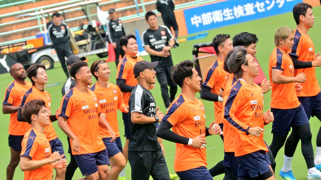 tebrapul's tweet photo. 今日からまた、さまざまな場所で4年後に向けた戦いが始まった。チームとしての目標。個人としての野望。

選手でいる限り、誰にだって可能性はある。ひとりでも多くのオレンジ戦士が、あの舞台に立っていてほしい。

今日は、そんなことを思う日。

#三保活 #spulse https://t.co/GSFeCNrvTP