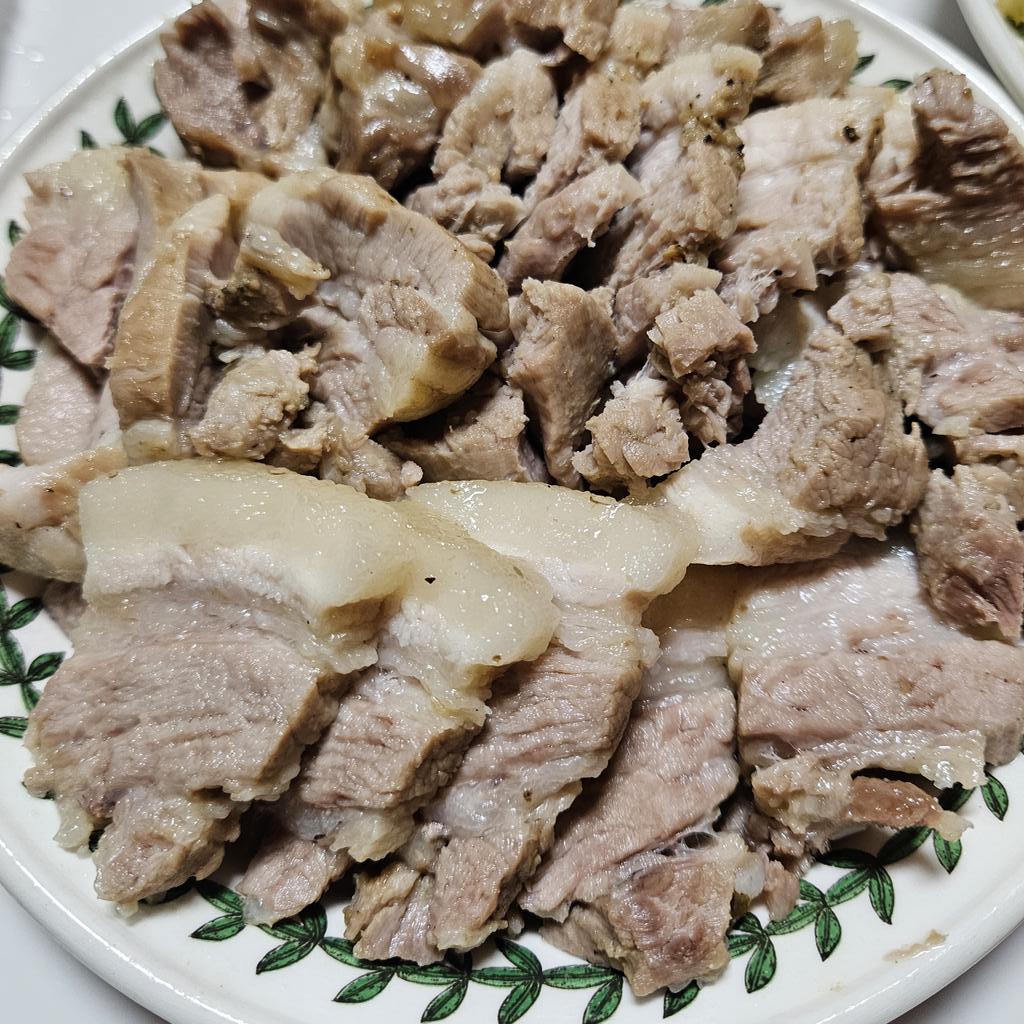 hungrycinnamo's tweet photo. 26.05.19

수육 https://t.co/v62nJj5fsI