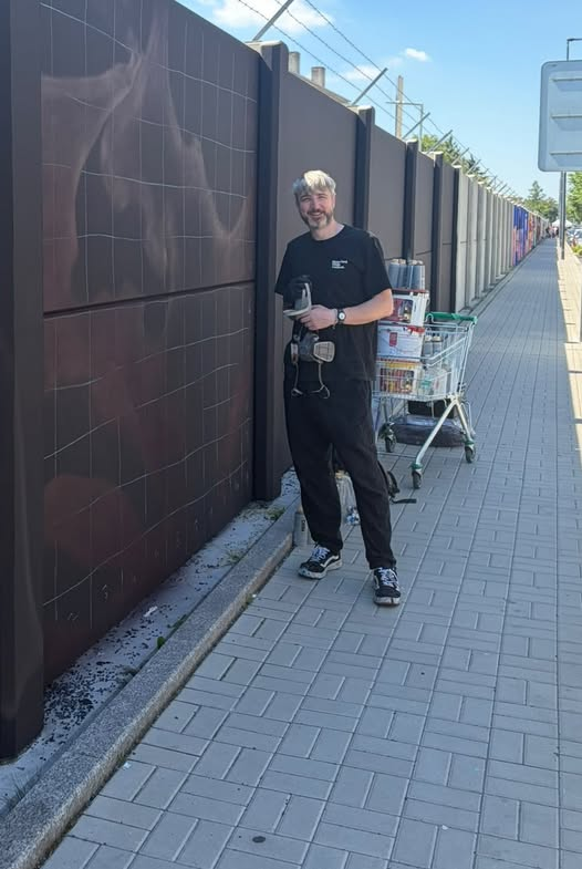 IrlEmbPrague's tweet photo. 🎨A 700-metre-long open-air gallery is currently taking shape along Vlastina Street in Prague 6.

🇮🇪 The Embassy is proud to support Belfast-based artist Emic. We are very pleased to see his distinctive artistic style making a lasting mark on the local street art scene. https://t.co/Mb2sYH3hBe