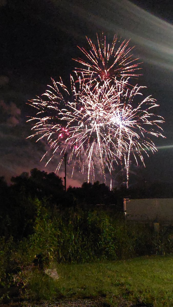 JakeMorgan59091's tweet photo. FireWork Show tht we had last nite in Aurburn Ky ,which was a really great show too watch..2026🎆🎇

2026...
#FireWorkShow🎆🎇
#CounTrySide🤠🇺🇸🦌
#Merica🇺🇸🇺🇸🇺🇸
#YeeYee🦌🇺🇸🦃🎣
#KeepNitRedNekN🤠😎👍🤘
#USA🇺🇸🇺🇸🦅🦅 https://t.co/iC7uBvizYa