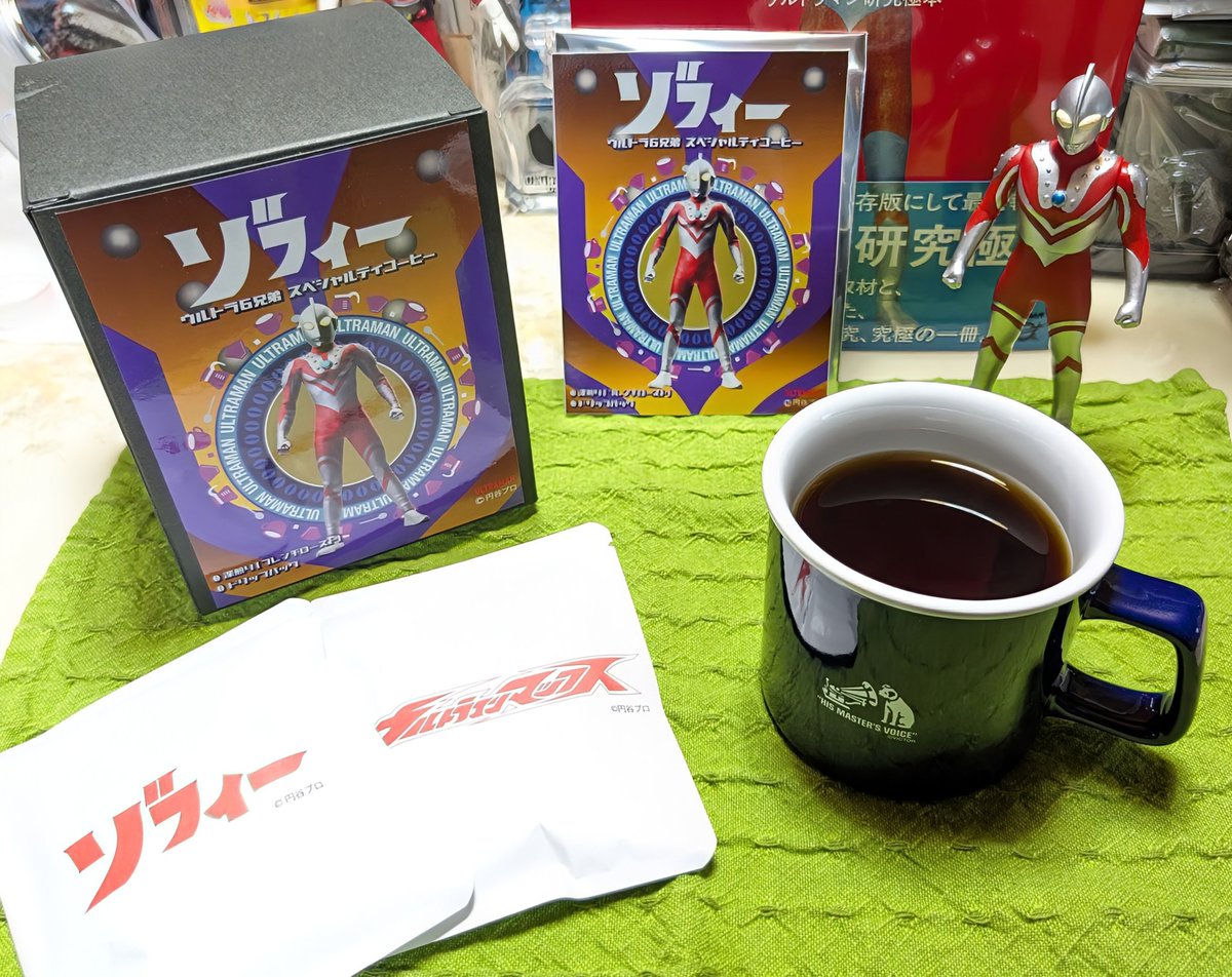 LOzr4qpvgfCFnXO's tweet photo. フィーリングマンさんの「ゾフィーコーヒー」を購入✨
最初はモカっぽく、後からフルーティーな感じが来て美味しい👍
強くて優しいゾフィー兄さんらしい味わいでいいですね～☕
#フィーリングマン
#ドリップコーヒー
#ウルトラマン https://t.co/y3EJ7HrLRK