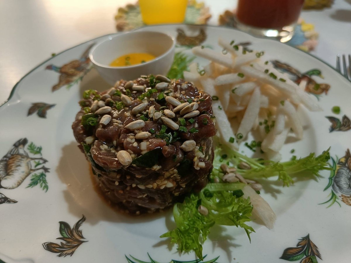 HilpoJuhana's tweet photo. Midsummer dishes
Korean venison tartare with a venison vodka Bloody Mary
Nogyuk hoe (녹 육회)
I made the venison vodka some time ago by infusing vodka with rendered venison fat that would otherwise have gone to waste.
1/10
#yukhoe #tartare #venison #koreancuisine #bloodymary https://t.co/Aj0Xs6br3f
