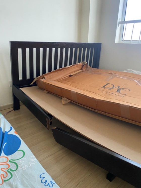 gojithomas's tweet photo. @Flipkart Ordered a bed. Assembled it as instructed. Sat on it for the first time and it broke, causing me to fall. Return requests have been repeatedly rejected without any technician visit or inspection. Is furniture meant for use or just display?#OD337845480646552100 https://t.co/Ymq2cLvFiZ