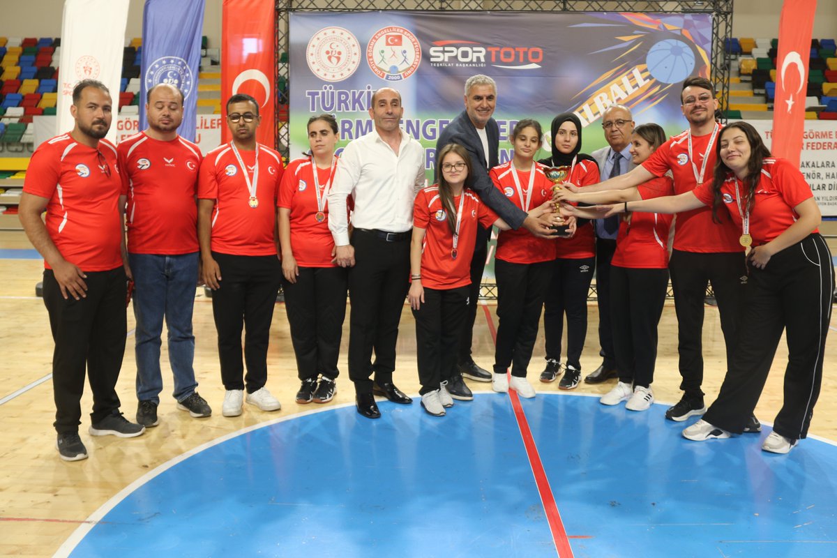 GSB_Cankiri's tweet photo. 🏆 GOALBALL KADINLAR 2. LİG MÜSABAKALARI TAMAMLANDI
🥅 Çekişmeli mücadelelere sahne olan organizasyonun ardından; 🥇 Antalya GESK birinci, 🥈 Kayseri Erciyes GESK ikinci ve 🥉 Nilüfer GESK üçüncü olarak 2027 sezonunda Goalball Kadınlar 1. Ligi'nde mücadele etmeye hak kazandı. https://t.co/pdYDSoGRfV