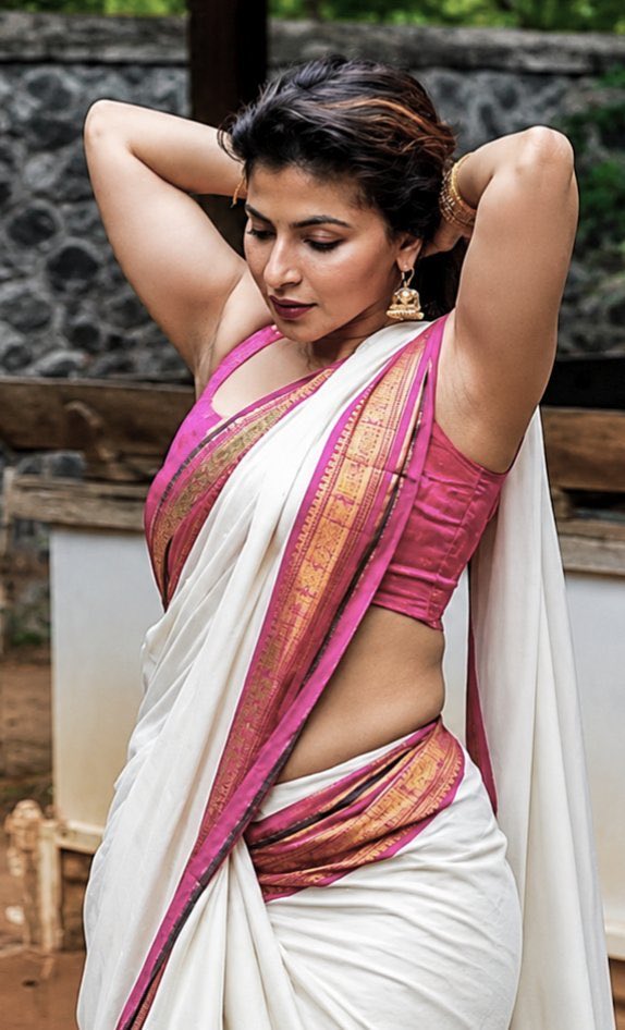 bharathi_curios's tweet photo. #HotPondati

Me- Dae anga function poitu iruku.. Thaniya ulla enna panra? Dae kai adikriya😨..

Frnd- Function la un wife ah paathu control panna mudila machi.. Sorry da😧

- Puridhu🤭.. Apove sleeveless lam venam nu sonnen.. Ava kekala?

- Enna machi.. Unaku kovam varlaya?😯

01 https://t.co/jkm42ZNg0d