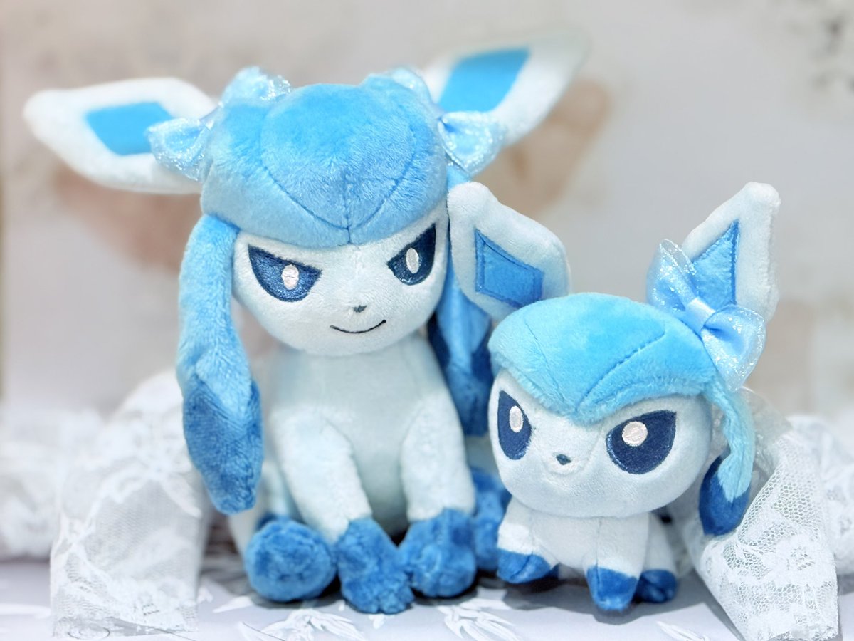ppp__chaan's tweet photo. 一生懸命走るグレイシアも
笑顔がかわいいグレイシアも
バトルで頑張るグレイシアも
オシャレなグレイシアも

全部全部だいすきだよ(  ´͈ ᵕ `͈ )🩵
これからもたくさん思い出つくろうね！

#キミにあえた @pokemoncenterPR https://t.co/UdHw4t07we