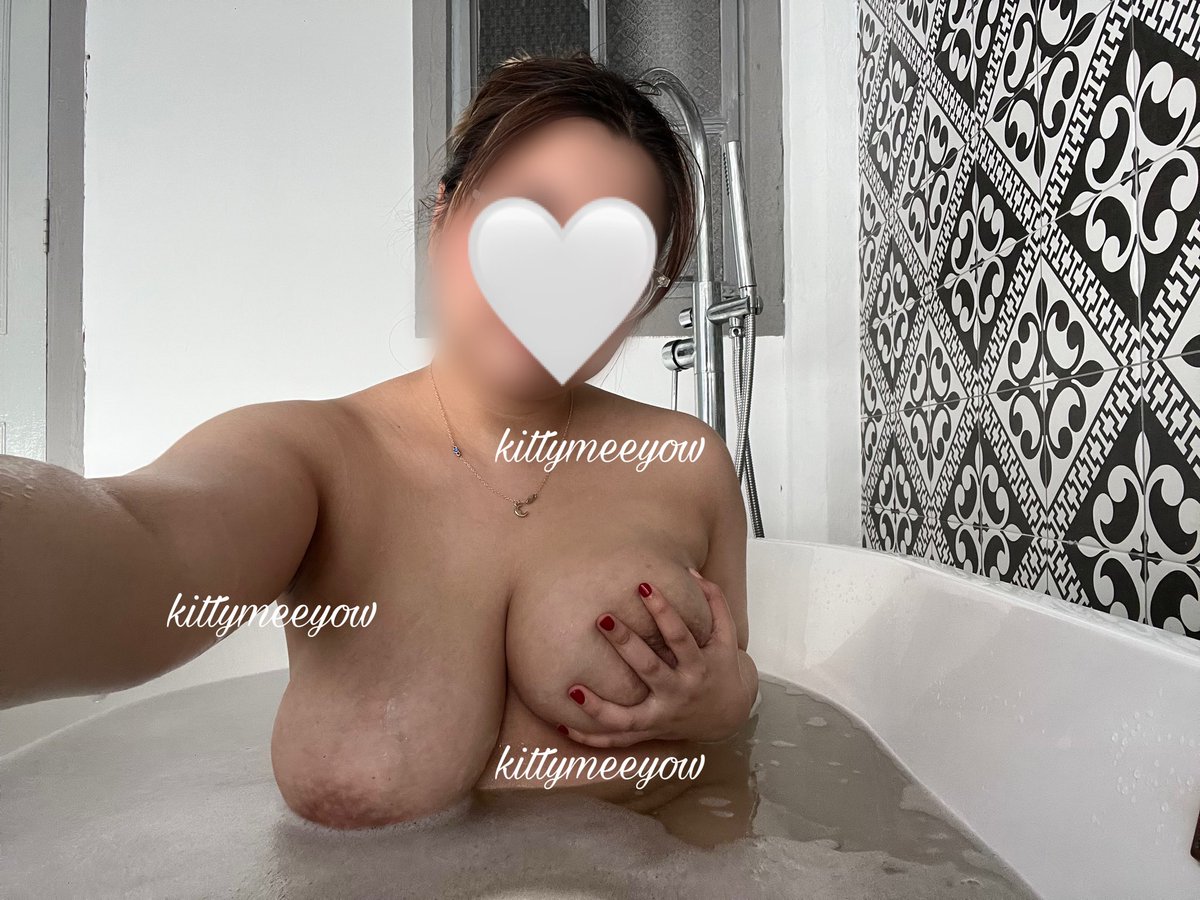 kittymeeyow's tweet photo. which one is better?🙈🤍 https://t.co/7CQ9m7EOIW