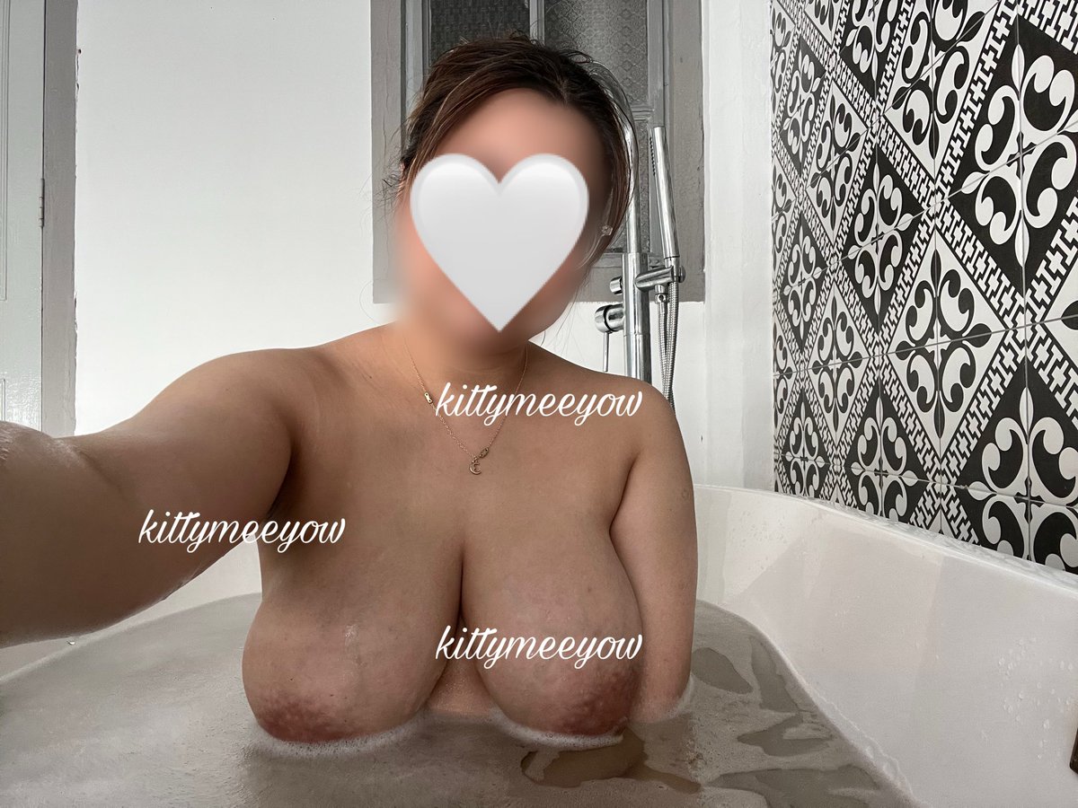 kittymeeyow's tweet photo. which one is better?🙈🤍 https://t.co/7CQ9m7EOIW