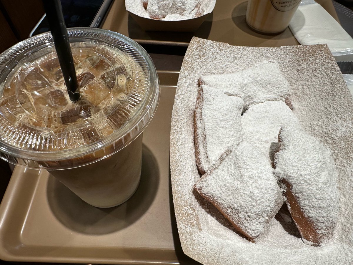 makeAwish_D's tweet photo. 初ベニエ美味しかった〜！！
アナハイムでも食べます✈️ https://t.co/5bRqsqMgCu