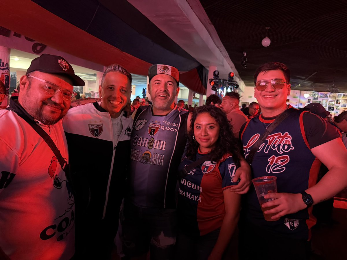 _papiian's tweet photo. @Atlante Ver a México juntos sería un recuerdo para toda la vida. Nuestra familia vive cada partido con el corazón y el alma. 🇲🇽❤️ https://t.co/vFMtuL9Ofh