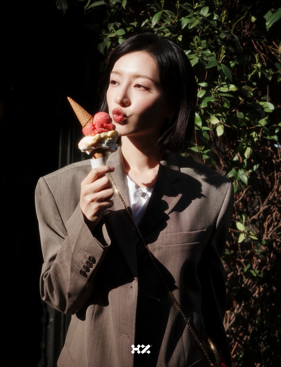 kittygwn's tweet photo. off duty look vs glam look https://t.co/h5NSEumV8j
