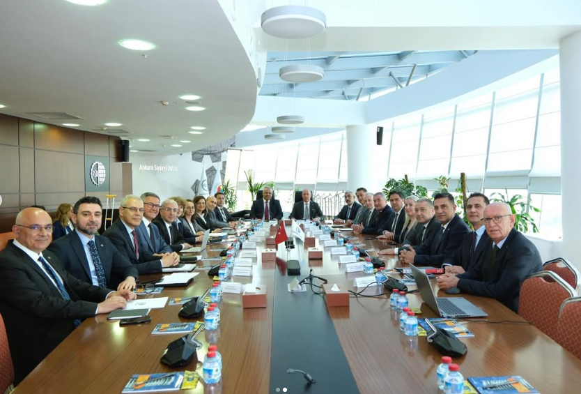 Kirsiad40's tweet photo. ASO'da İhracat ve Teknoloji Buluşması!

Ticaret Bakanlığı GM hemşehrimiz Raif Can, ASO Başkanı Seyit Ardıç'ın konuğu oldu.KIRSİAD Başkanı Levent Akçakoca, stratejik zirvenin ihracat vizyonumuza ve bölgesel kalkınmaya katkısını vurgulayarak emeği geçen tüm paydaşlara teşekkür etti https://t.co/SFH4aX2YEH