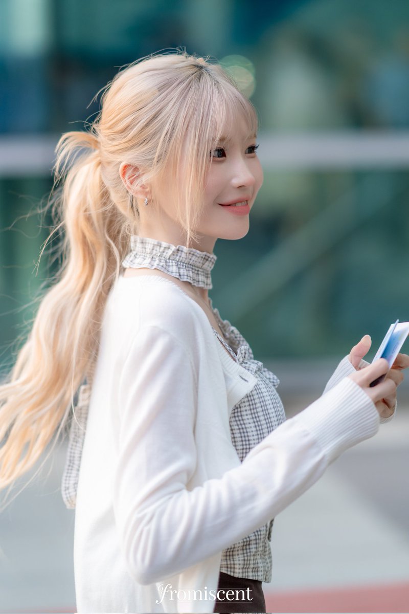 fromiscent9's tweet photo. 260629 영스 하영 출근길 HQ
#fromis_9 #프로미스나인 #송하영 #SONGHAYOUNG https://t.co/8hKPy2cJ67