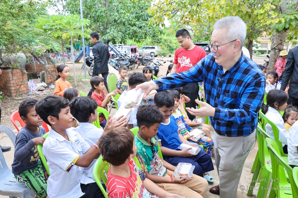 j_mengly's tweet photo. With fond thoughts for the children residing at the Takeo Orphanage Center, the Mengly J. Quach Foundation delivered six boxes of Layer Cake, generously sponsored by Kabbas Co., Ltd., for continuing distribution to the children.
#MJQF https://t.co/YyykzSy6zn