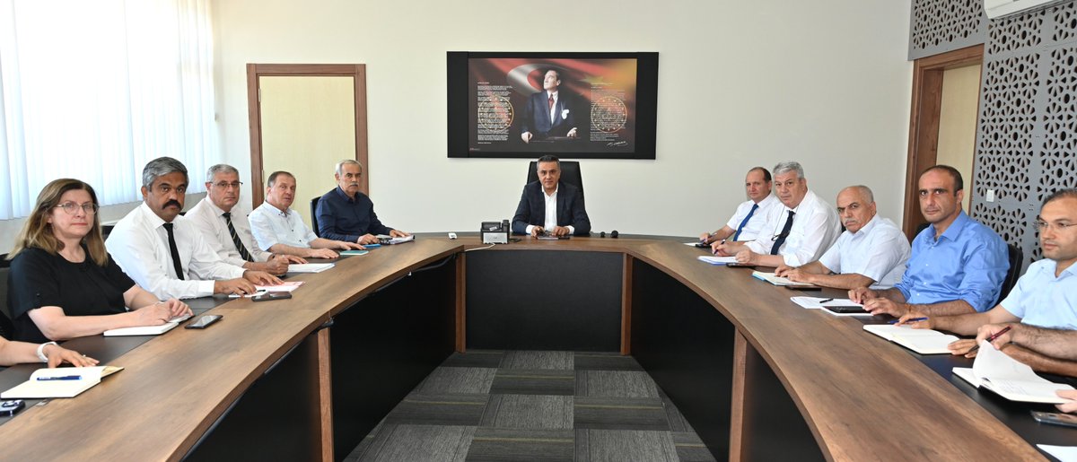 denizlimem's tweet photo. 2025-2026 Eğitim Öğretim Yılı Yıl Sonu İşlemleri Değerlendirme Toplantısı Gerçekleştirildi

İl Millî Eğitim Müdürümüz Emre Çalışkan başkanlığında, 2025-2026 eğitim öğretim yılı yıl sonu iş ve işlemlerinin değerlendirilmesine yönelik toplantı gerçekleştirildi.

Müdürlüğümüz müdür yardımcıları ile şube müdürlerinin katılımıyla düzenlenen toplantıda; eğitim öğretim yılının genel değerlendirmesi yapılarak yıl sonu iş ve işlemlerine ilişkin süreçler ele alındı. Toplantıda, yürütülen çalışmalar değerlendirilirken, birimlerin koordinasyon içerisinde süreci eksiksiz ve zamanında tamamlamasına yönelik planlamalar da gözden geçirildi.

@emre_caliskan 
@Yusuf__Tekin 
@tcmeb