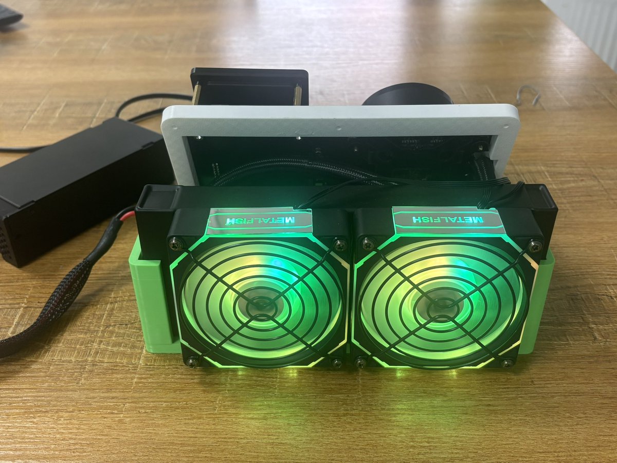 AlexHammerMiner's tweet photo. Meet the Hammer BC08, real hashrate never lies.
Hooked up the little beast to Braiins, stacking 550 sats everyday via lightning.
Every sat counts!!
#braiinspool #sats #bitcoin #solominer #hammerminer https://t.co/TakFJSM4vz