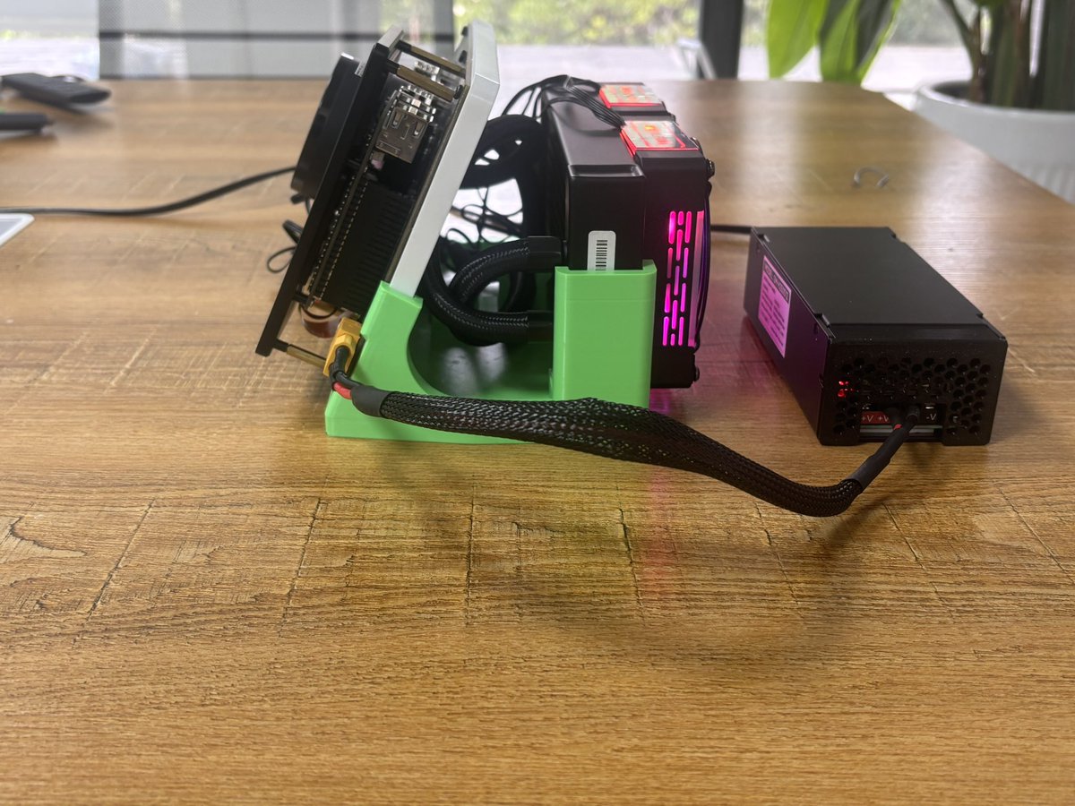 AlexHammerMiner's tweet photo. Meet the Hammer BC08, real hashrate never lies.
Hooked up the little beast to Braiins, stacking 550 sats everyday via lightning.
Every sat counts!!
#braiinspool #sats #bitcoin #solominer #hammerminer https://t.co/TakFJSM4vz