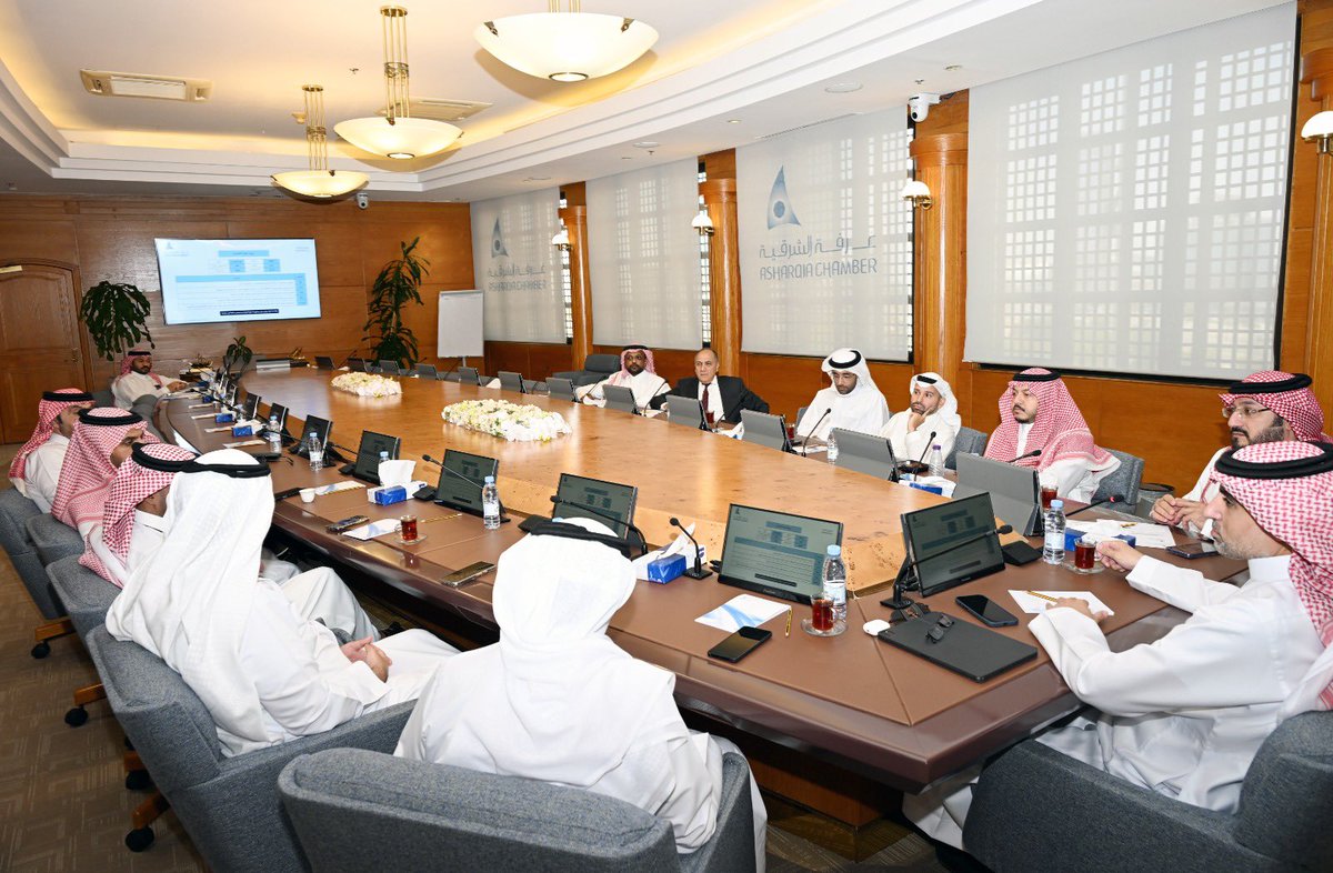 AsharqiaChamber's tweet photo. عقدت اللجنة المالية بـ #غرفة_الشرقية برئاسة بندر بن صلاح السحيمي اليوم اجتما��ها، حيث استعرضت إنجازات اللجنة خلال الفترة الماضية، وبحثت عددًا من الموضوعات الهادفة إلى تنمية القطاعات المالية https://t.co/7YCWD9RjXz