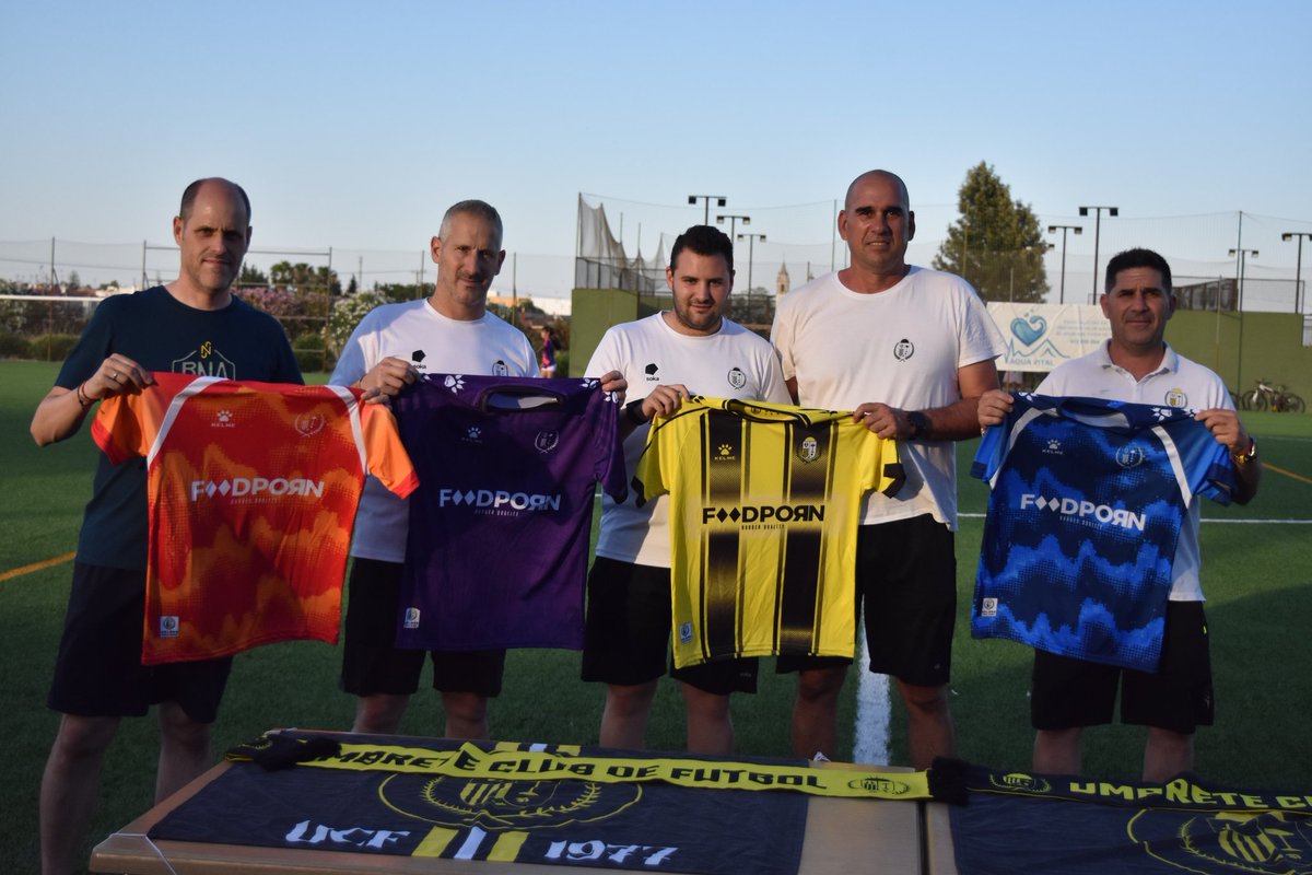 umbrete_cf's tweet photo. 🟡⚫ ¡Presentamos nuestra nueva equipación para la temporada 2026/27! 👕

Ahora queremos conocer vuestra opinión. 💬

⭐ ¿Qué nota le dais del 1 al 10?

👇 ¿Qué es lo que más os gusta del diseño?

¡Os leemos en los comentarios!

💛🖤 #UmbreteCF #orgulloamarilloynegro https://t.co/74EuoNiTS4