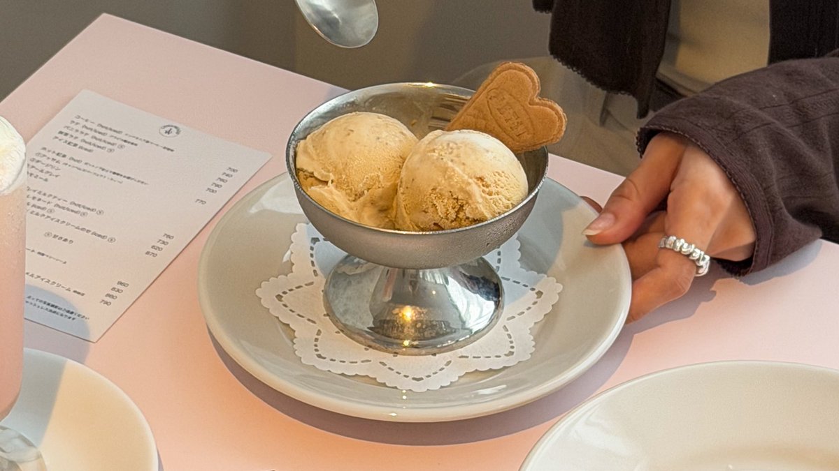 taguttyyy's tweet photo. カフェ好きなら絶対一度は行ってほしい！
神保町に今月できた"LONGWOOD"がマジで
雰囲気良くて美味しくてすでに2回も訪問！
新しく出たピーチフロートも見た目可愛くて
サッパリしててこの夏めちゃくちゃオススメ🍑 https://t.co/dyRdoy6X92