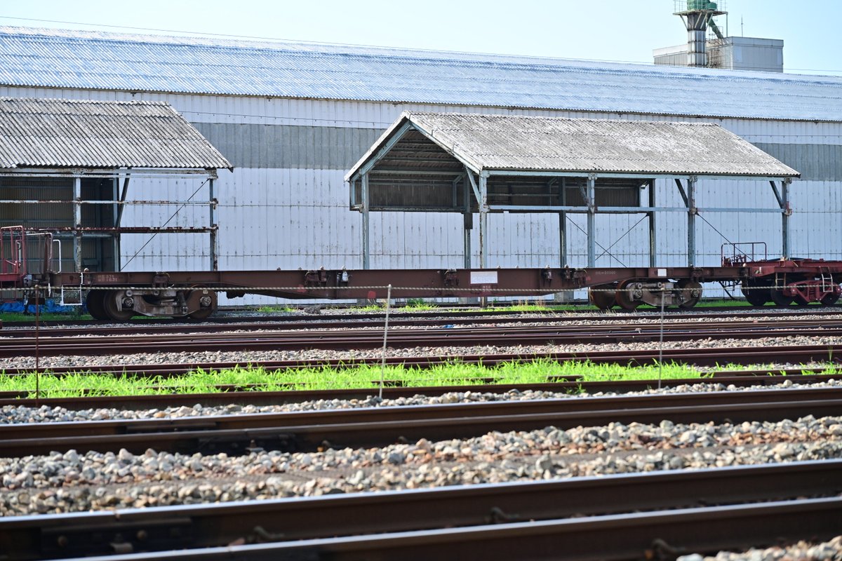 AlpsExpress5000's tweet photo. 日産化学富山工場の控車4両。
1両はコキ50000ですが他の種車は不明です。 https://t.co/gQDriGvwhu