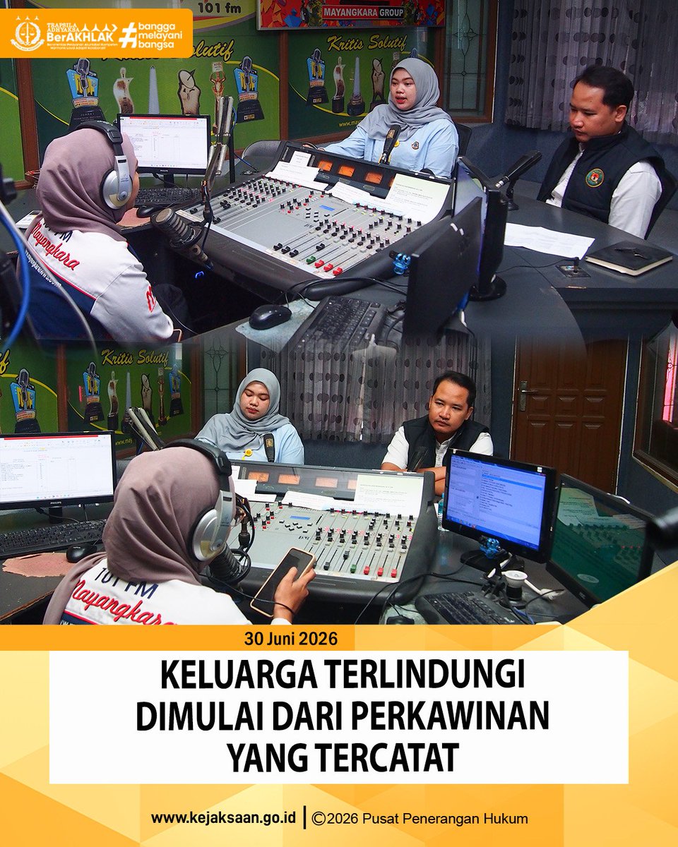 KejariBlitar's tweet photo. Kembali lagi menyapa melalui program Jaksa Menyapa di Radio Mayangkara FM, Kejaksaan Negeri Blitar dengan menghadirkan Narasumber Ashari Setya Marwah Adli, S.H., M.H. (Kasubsi I Seksi Intelijen), dan Adrina Qanita Siregar, S.H.
(Kasubsi Perdata dan Tata Usaha Negara).a https://t.co/2Vuji4hmhI