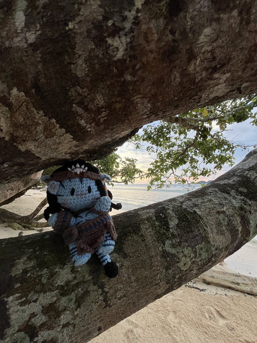 aonetey's tweet photo. I was busy taking neteyam to visit his boyfriend https://t.co/T1mdrnv7VG