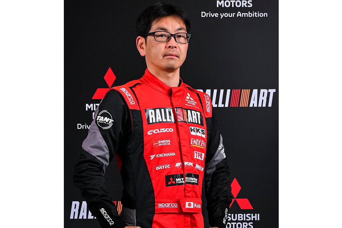 ralliart_jp's tweet photo. ／
AXCR2026、スタートまであと40日！
＼

増岡浩総監督率いるチーム三菱ラリーアート。
動力性能を強化、悪路走破性に磨きをかけた『トライトン』を投入！

ドライバーは、昨年の勝者チャヤポン・ヨーター、昨年日本人最上位の田口勝彦、社員ドライバーの小出一登。
3台体制で連覇を狙います🔥

#TeamMITSUBISHIRALLIART #AXCR