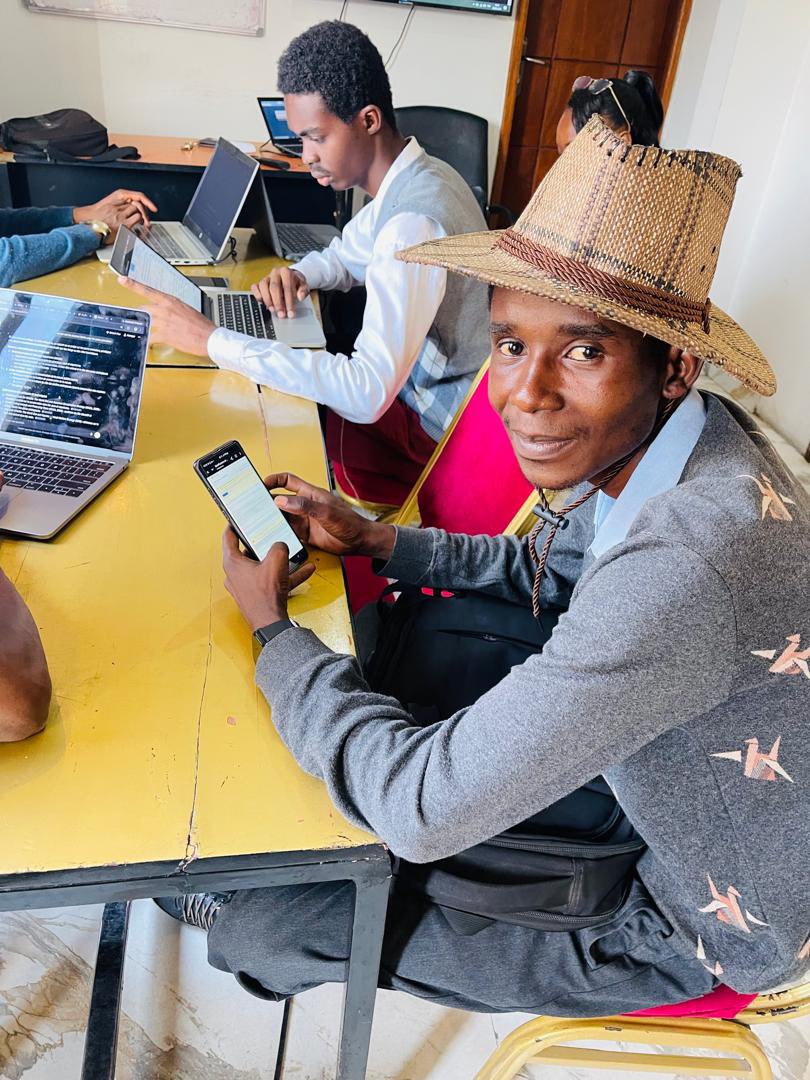 WikimediaRDC's tweet photo. Chaque contribution sur @Wikipedia_fr permet de rendre la connaissance plus accessible.

À Kinshasa, une #Wikipermanence a réuni 7 participants engagés dans la mission de partager le savoir.

Bilan : plus de 15 articles modifiés et améliorés. 

 #ConnaissanceLibre  #WikiClub https://t.co/1OafobghQ4