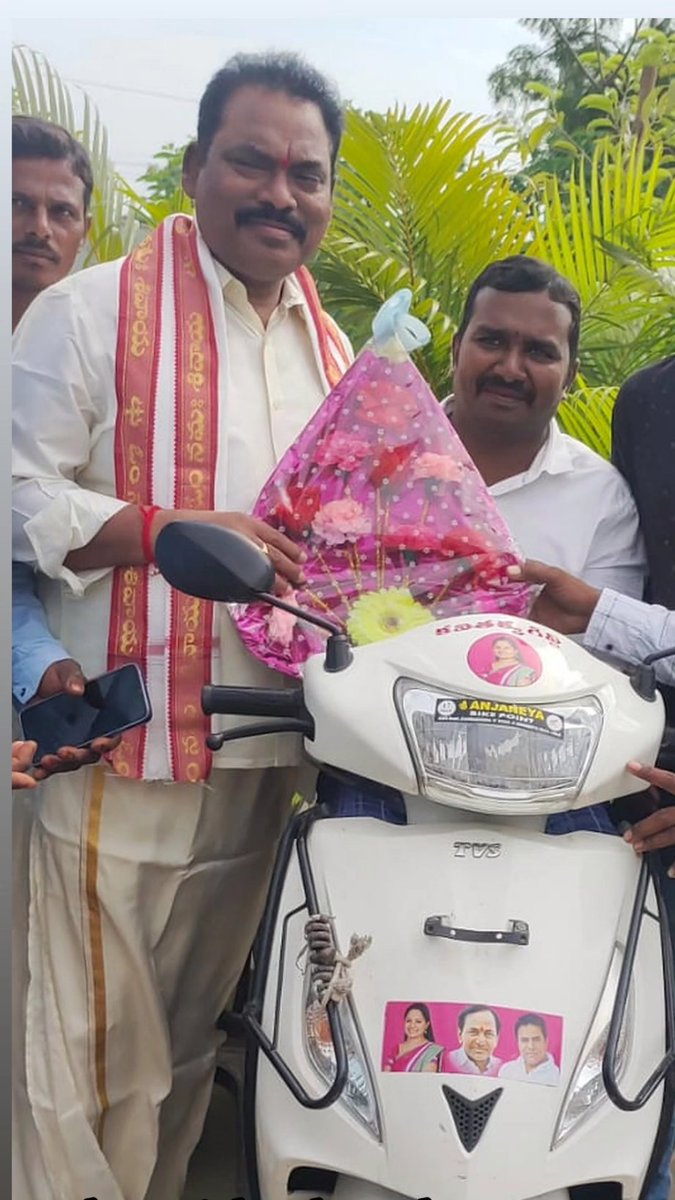 Srinivaschimma1's tweet photo. @Ravishankar_BRS @KTRBRS @KCRBRSPresident @SantoshKumarBRS @BRSHarish @BRSTechCell @BRSparty @KTR_News Happy birthday Anna https://t.co/tkNhDeD3iN