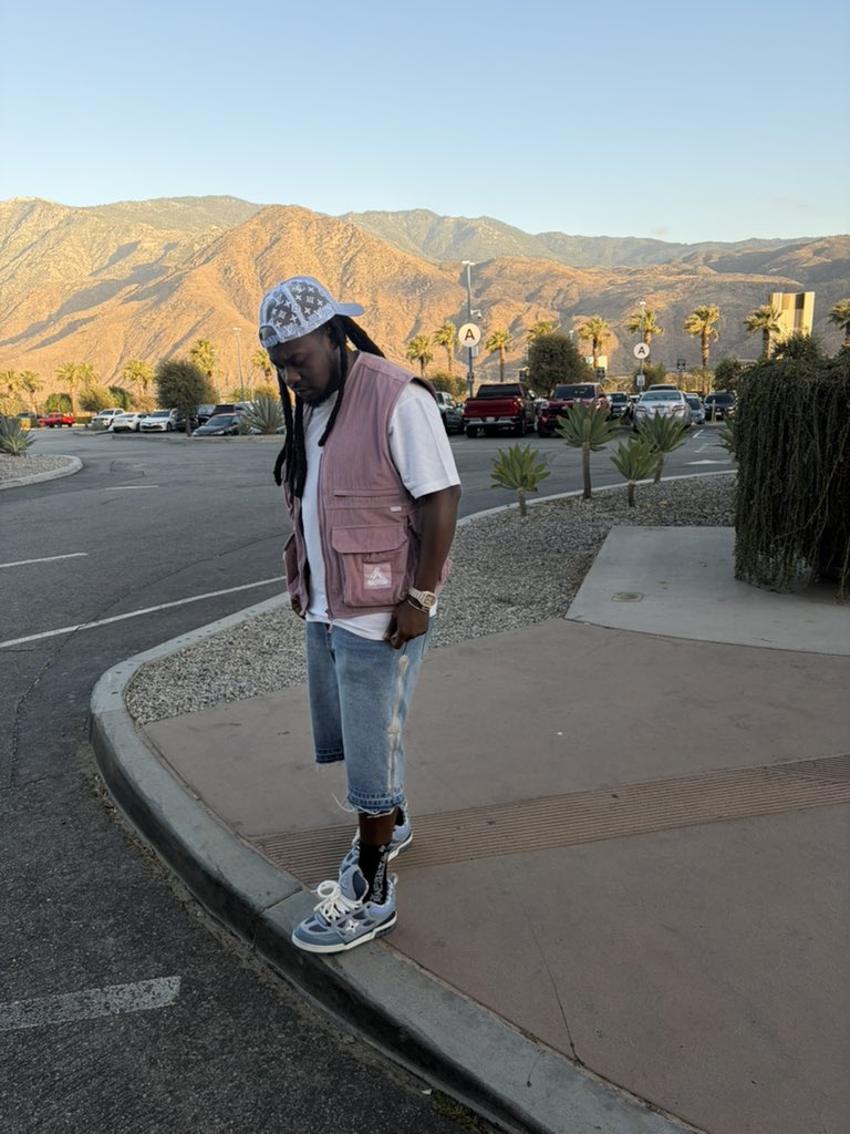 Fresh7day's tweet photo. The freshest nigga on your timeline 💧 https://t.co/3xQ4F9PYFF