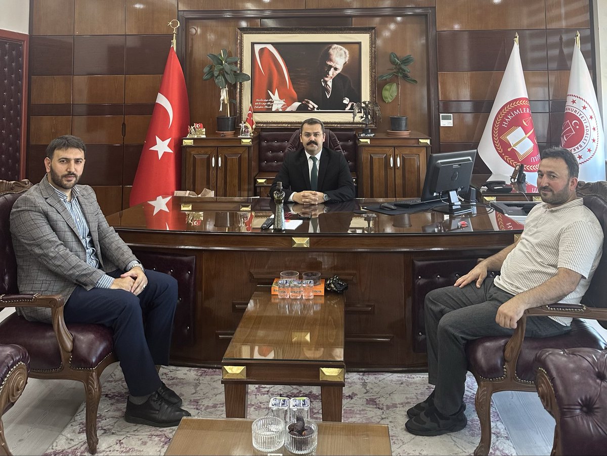 avrl51's tweet photo. “Âvâzeyi bu âleme Dâvûd gibi sal / Bâkî kalan bu kubbede bir hoş sadâ imiş“
Kıymetli büyüğüm Niğde Adalet Komisyonu Başkanı Bayram Ünlü Beyefendi’yi Niğde’den hoş bir sadâ bırakarak ayrılıyor oluşu vesilesiyle ziyaret ettik.
Helalleştik.
Kıymetli başkanımızın yolu açık olsun. https://t.co/Ma53DDTkpJ