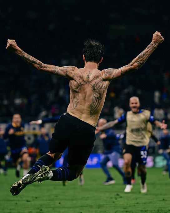 Inter_en's tweet photo. Thank you, Francesco 🖤💙 https://t.co/k56fxBVPhS