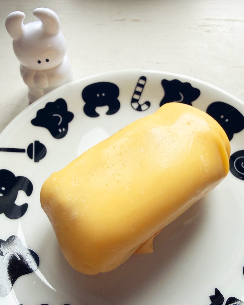 _iku_'s tweet photo. もっちりｸﾚｰﾌﾟ生地で包まれたﾊﾞﾅﾅｹｰｷ🍌
買おうと思ってたら売り切れだったけどﾀｲﾐﾝｸﾞ良く入荷して買えました✌🏻✨ https://t.co/yPt0rMduLQ