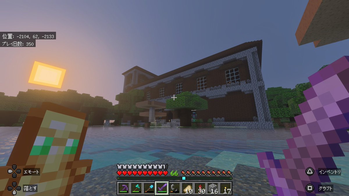 neconyan003's tweet photo. 息子とマイクラしてたら森の洋館発見！
中に猫とニワトリの巨大オブジェあった https://t.co/c2ErI6gt1a