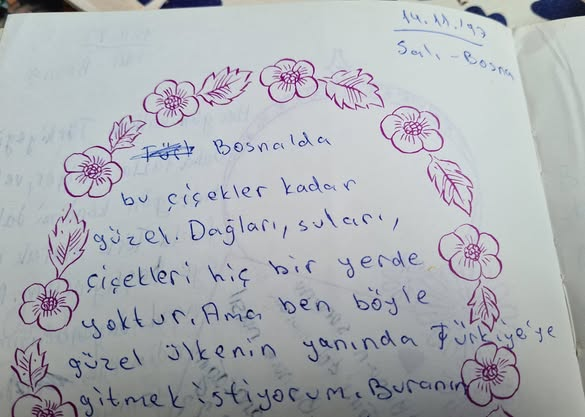 e_secer's tweet photo. Bosna'daki savaştan sonra Türkiye'de 2 yıl muhacir olarak kaldıktan sonra Bosna'ya geri döndük. Ve o dönem yazdığım günlüğümden sayfalar. Tabii, o zaman Türkçede hatalar çok ama, ama duygular aynı. 

Türk değilsin diyecek yiğit doğmadı daha. Boşnak olduğum kadar Türküm, şükür. https://t.co/3cv6YFm07j
