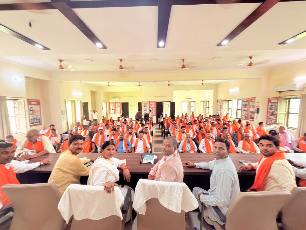 auraiyabjp's tweet photo. आज भारतीय जनता पार्टी जिला कार्यालय, औरैया में औरैया विधानसभा का बूथ अध्यक्ष सम्मेलन संपन्न हुआ। कार्यक्रम में मुख्य अतिथि के रूप में जिला अध्यक्ष डॉ. सर्वेश कठेरिया जी एवं विशिष्ट अतिथि के रूप में सदर विधायक श्रीमती गुड़िया कठेरिया जी उपस्थित रहीं। https://t.co/yFczBPnQ28
