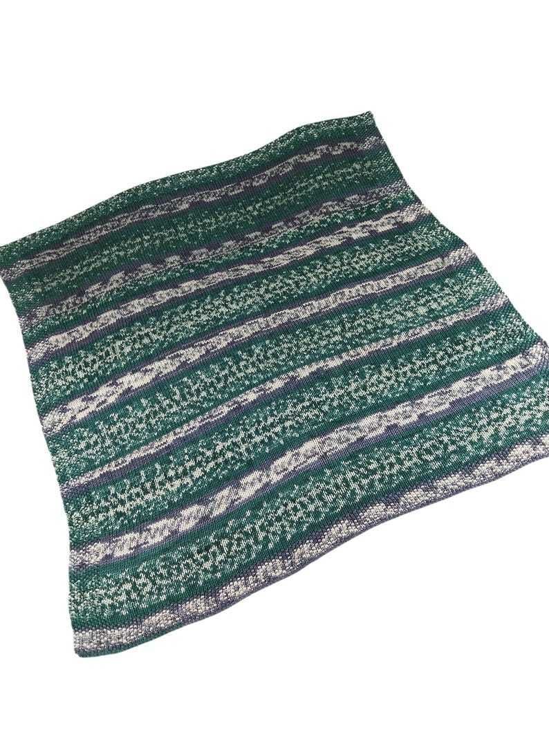 knittingtopia's tweet photo. Cosy, handmade and full of love 💚 This hand knitted baby blanket in green, grey &amp; cream is perfect for prams, naps and gifting. Soft, gender neutral and made stitch by stitch.
https://t.co/4SX3RkuUp1
#etsy #HandKnitted #BabyBlanket #NewbornGift #craftbizparty #MHHSBD https://t.co/Y6PjrNoZr8