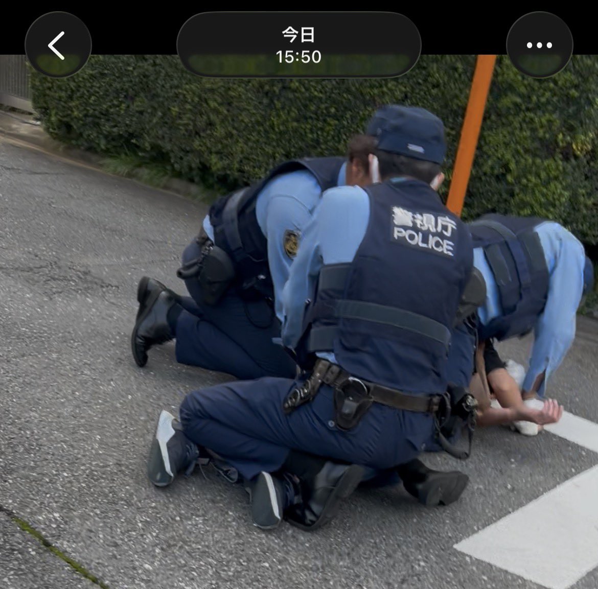MIKAMI__'s tweet photo. 西東京市で刃物を振りかざす男が出現。小学生と自分の事を威嚇。警察に電話しながら追いかけると警察が到着、確保。警察さすが。俺スーサイドボーイズ精神が出たけど周りの方から行かなくて正解と言われる。勝利の雨が落ちてきた。 https://t.co/DORkBor2MJ